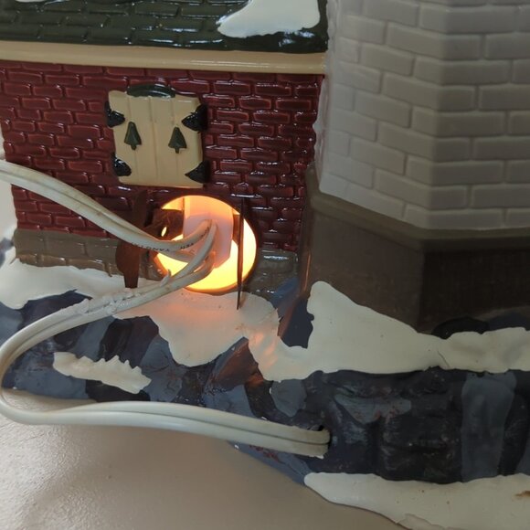 Dept. 56 Christmas Cove Lighthouse  - Retired - Picture 9 of 12